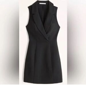 Abrecrombie & Fitch Black Collared V-neck dress